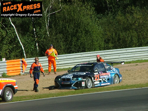 KS BMW verknalt race door een spin